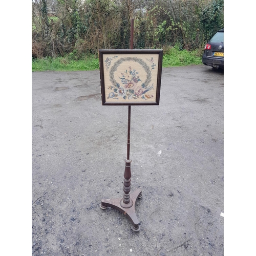 153 - Regency mahogany banner / pole screen