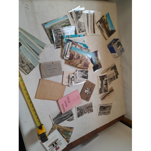 162 - Black and white and coloured postcards and series photograph all post 1950 world holiday destination... 