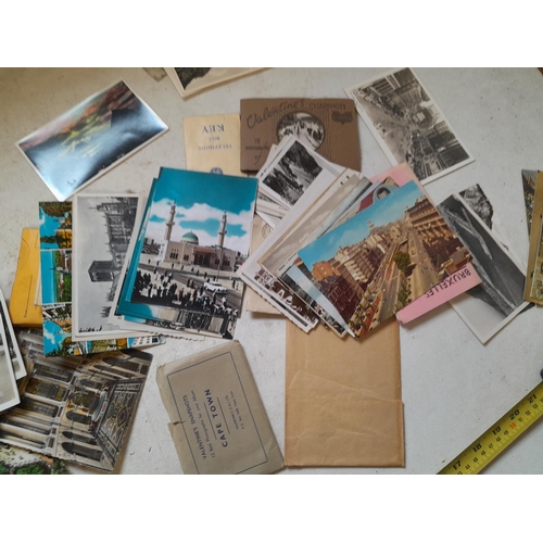 162 - Black and white and coloured postcards and series photograph all post 1950 world holiday destination... 