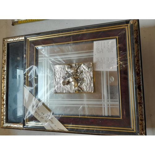 175 - Jewellery display cabinet and wall plaque new