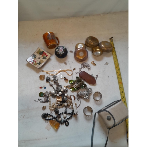 176 - Assorted costume jewellery, brass coin dishes etc