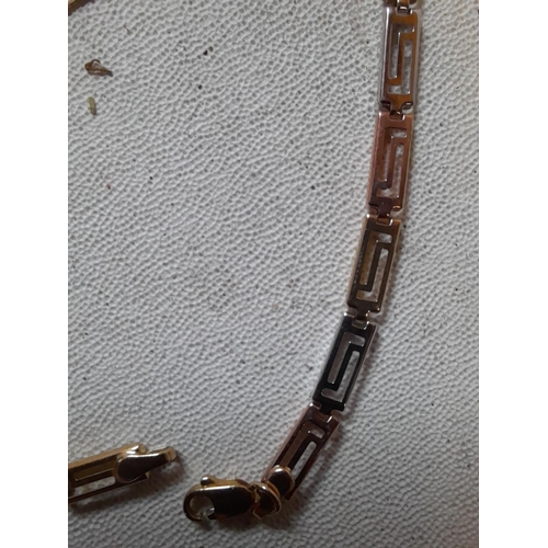 177 - 9 ct three colour gold necklace and pendant  6.8 g