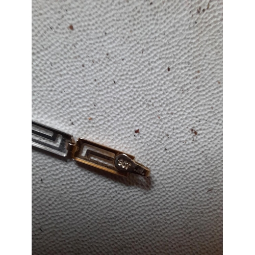 177 - 9 ct three colour gold necklace and pendant  6.8 g