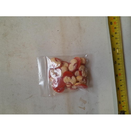 290 - Resin cameos, jewellery making interest