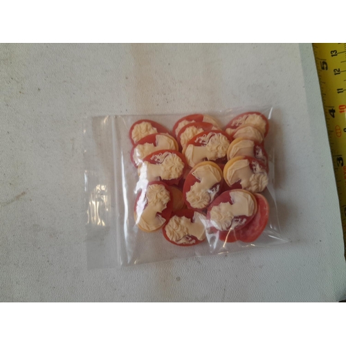 291 - Resin cameos, jewellery making interest