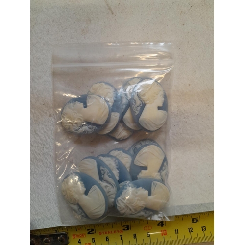 294 - Resin cameos, jewellery making interest