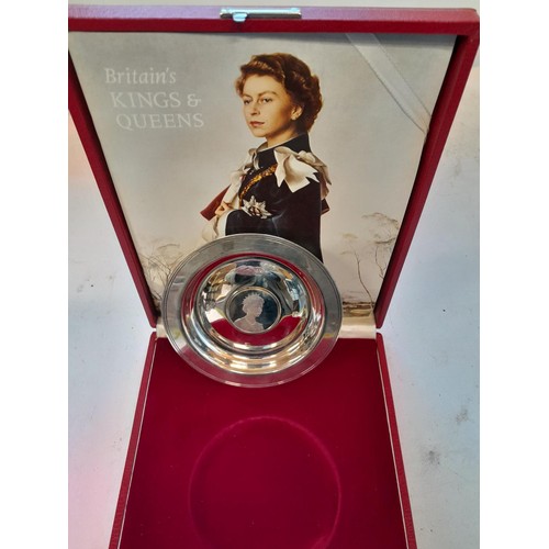 366 - Ltd Edition solid silver dish commemorating the Royal Lineage of QE II 272 / 1500 in box of issue wi... 