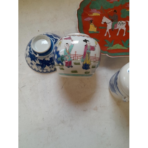 385 - Various pieces of antique and modern Japanese and Chinese ceramics