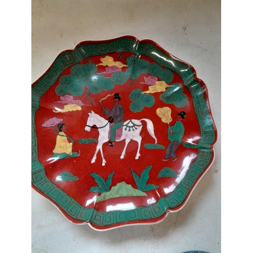 385 - Various pieces of antique and modern Japanese and Chinese ceramics