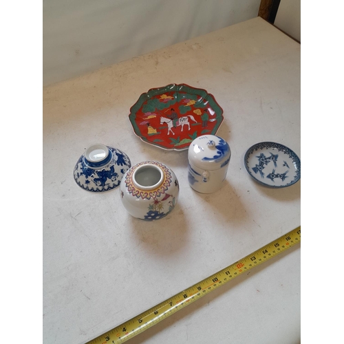 385 - Various pieces of antique and modern Japanese and Chinese ceramics
