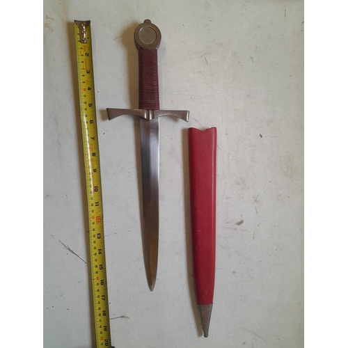 404 - Copy of Roman short sword / dagger in scabbard