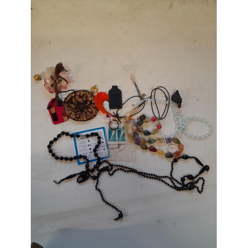414 - Costume jewellery : 2 x vintage jet necklaces etc