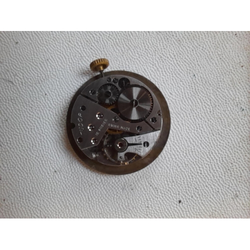 424 - Vintage gents Tudor wristwatch in 9 ct gold case, Rolex interest