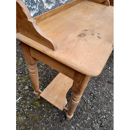 95 - Victorian pine washstand with dummy drawer and tile back 86 cms x 48 cms x 95 cms