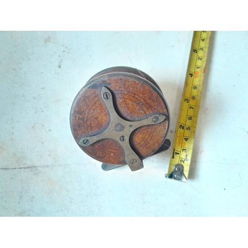 429 - Vintage wood and brass fishing reel