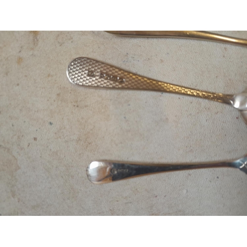 38 - Assorted silver tea spoons, differing assay office, dates and makers 75 g