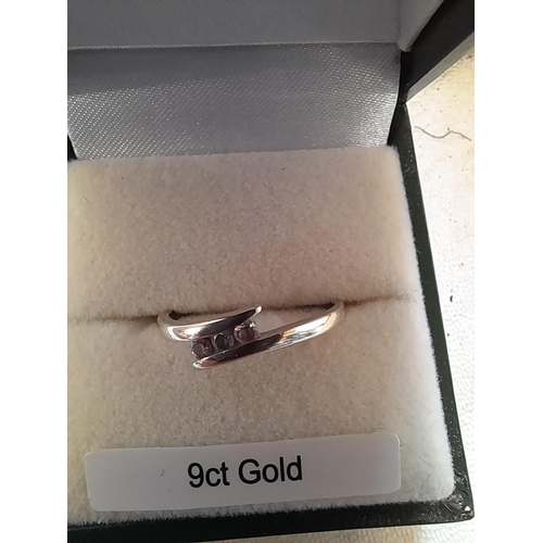 49 - 9 ct gold ring set with light pink stones size N, 1.6 g in presentation box