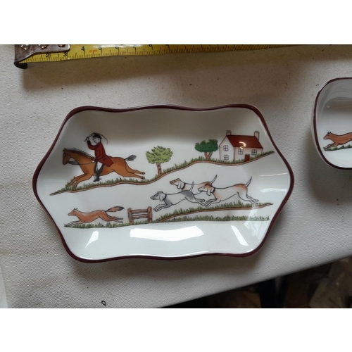17 - Decorative china and glass ware : Coalport Hunting scenes & pair of etched glass hunting scene pin d... 