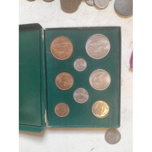 84 - Coins : High Grade Eire eight coin type set from the 1950s, a Spanish 40 Cents 1865 F/GF, 1.1 kg of ... 