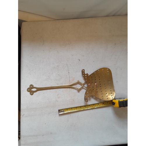 149 - Vintage brass skimmer