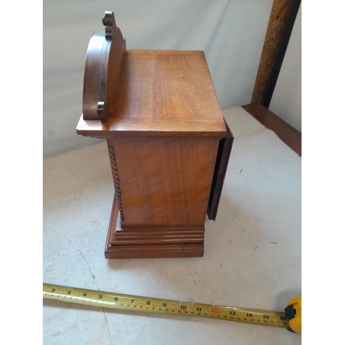 286 - Vintage mahogany mantle clock with key and pendulum