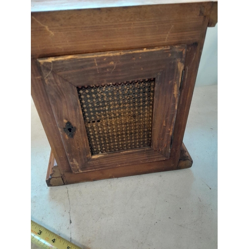 286 - Vintage mahogany mantle clock with key and pendulum