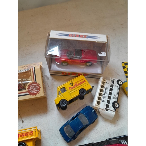 331 - Assorted die cast toy cars, Lledo, Days Gone By 1 x boxed Dinky, some boxed some play worn