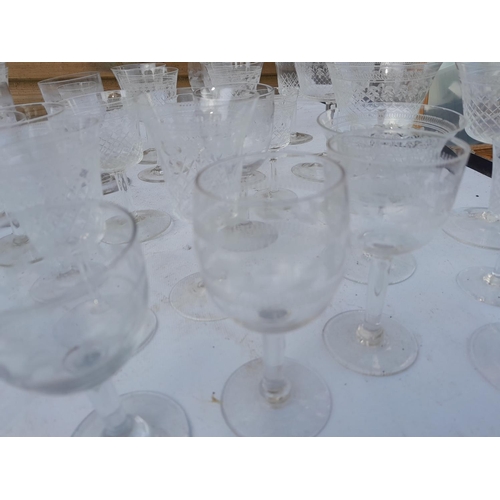 509 - Assorted early 20th century glassware