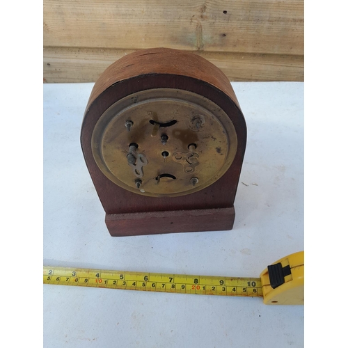 30 - Vintage oak case mantle clock