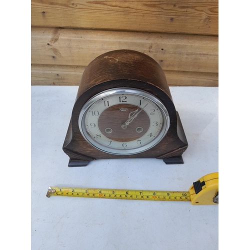 31 - Vintage oak case mantle clock