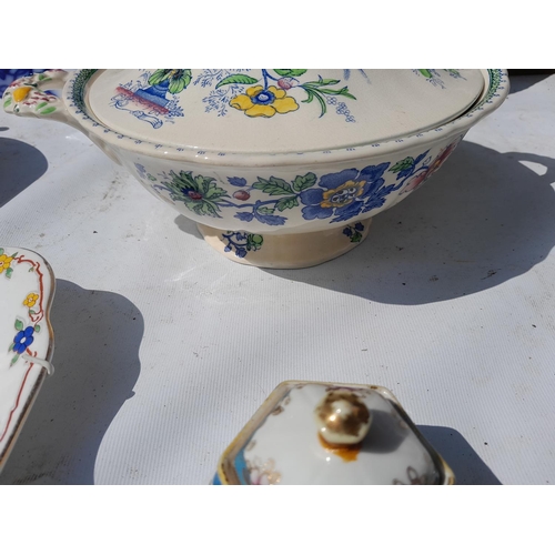 123 - Decorative china : posies, 19th century flow blue and white dinner plates, majolica plate, Masons Ma... 