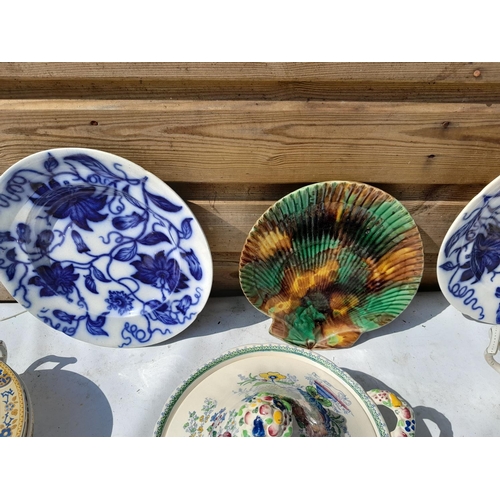 123 - Decorative china : posies, 19th century flow blue and white dinner plates, majolica plate, Masons Ma... 