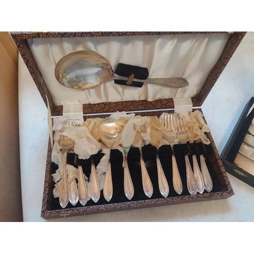 208 - Fisheaters and spoons in presentation boxes