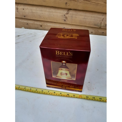 40 - Bells Scotch Whisky commemorative Wade decanter in box of issue with contents