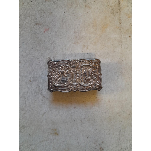 142 - Silver pill box with gilded interior and hinged lid London 1970
