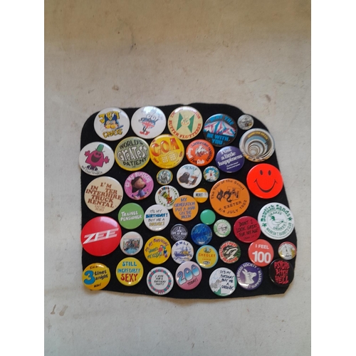 173 - Various vintage tin badges