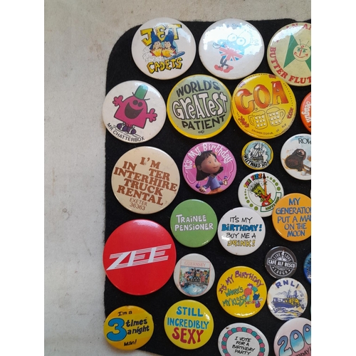 173 - Various vintage tin badges