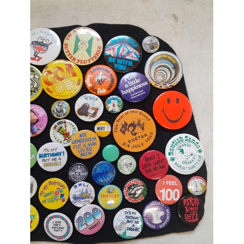 173 - Various vintage tin badges