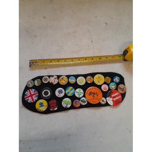 175 - Assorted tin badges