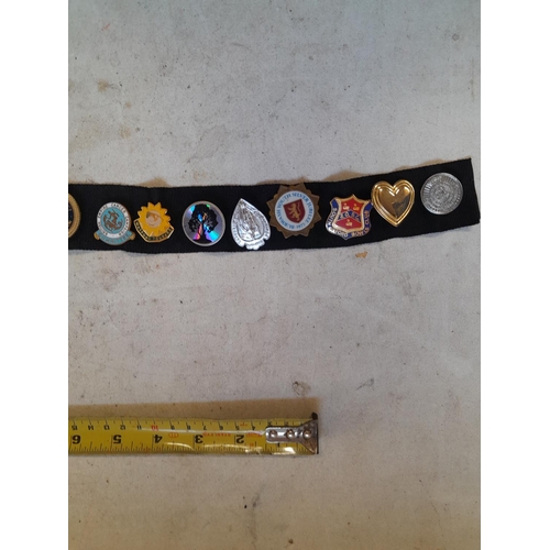 185 - Vintage badges