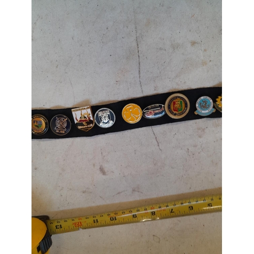 185 - Vintage badges