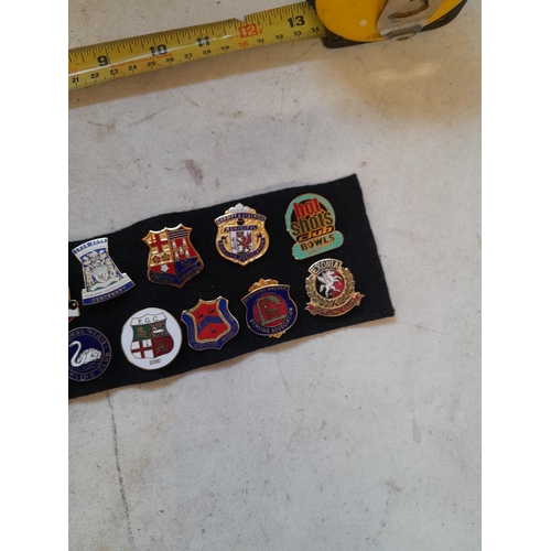 186 - Various vintage and other enamel badges