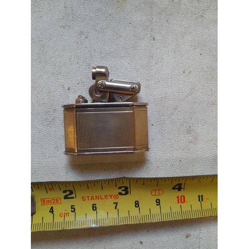 116 - K W Wieden ladies lighter in 9 ct gold jacket model No 880 from the 1930s