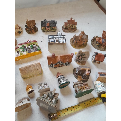 12 - Collection of various pottery, plaster and resin cottage ornaments including Heritage House Shakespe... 