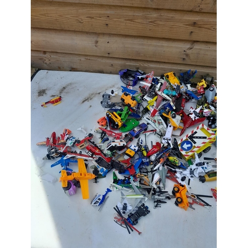 93 - Assorted play worn die cast toy cars, differing makers and dates mainly aeroplanes