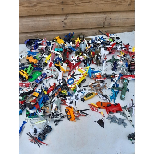 93 - Assorted play worn die cast toy cars, differing makers and dates mainly aeroplanes