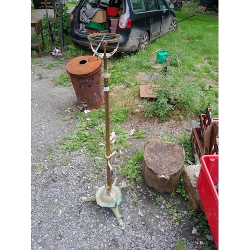 102 - Edwardian brass paraffin lamp standard