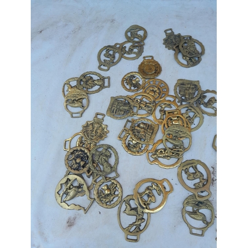 167 - 5 kg of horse brasses of a Scottish theme