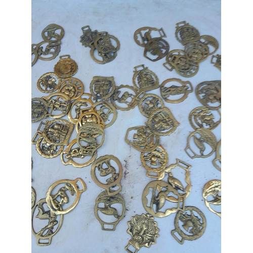 167 - 5 kg of horse brasses of a Scottish theme