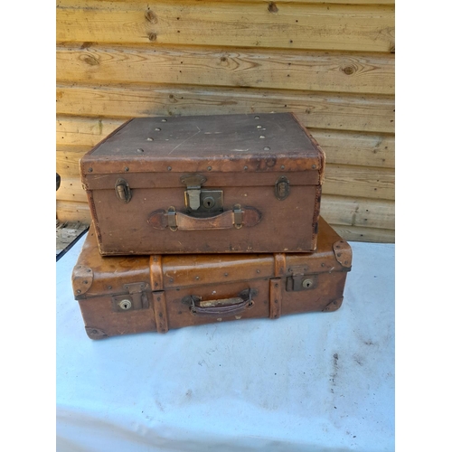 179 - Vintage luggage : wood bound trunk and brass lock leather suitcase both with nice patina